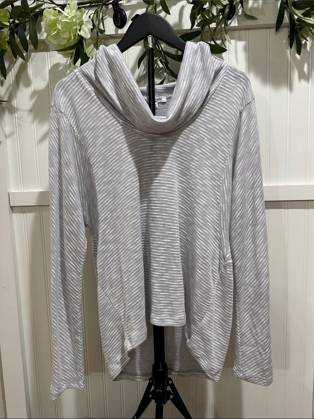 #452 SPLENDID Light Gray & White Striped Cowl Neck Tunic M
